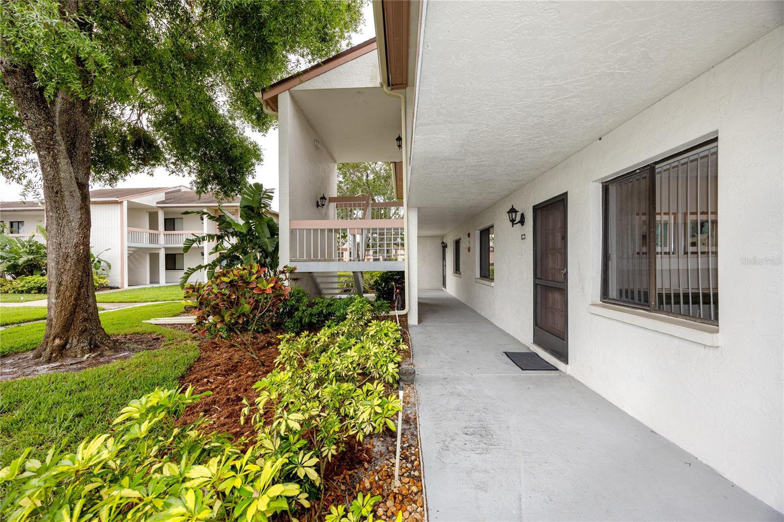 Image 3 of 49 For 129 Lakeview Way