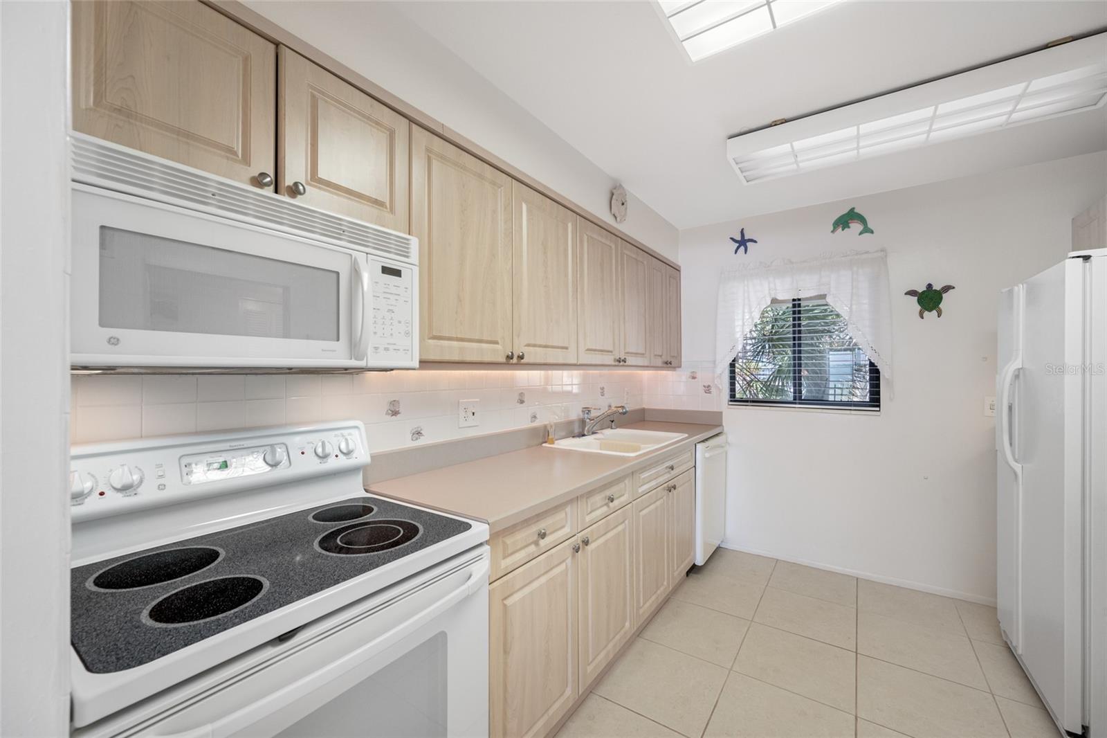 Image 12 of 53 For 865 Gulfview Boulevard 306