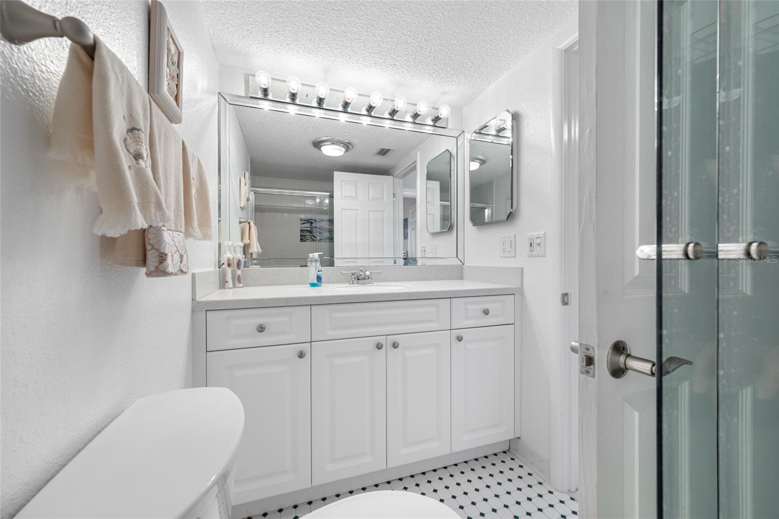 Image 19 of 53 For 865 Gulfview Boulevard 306