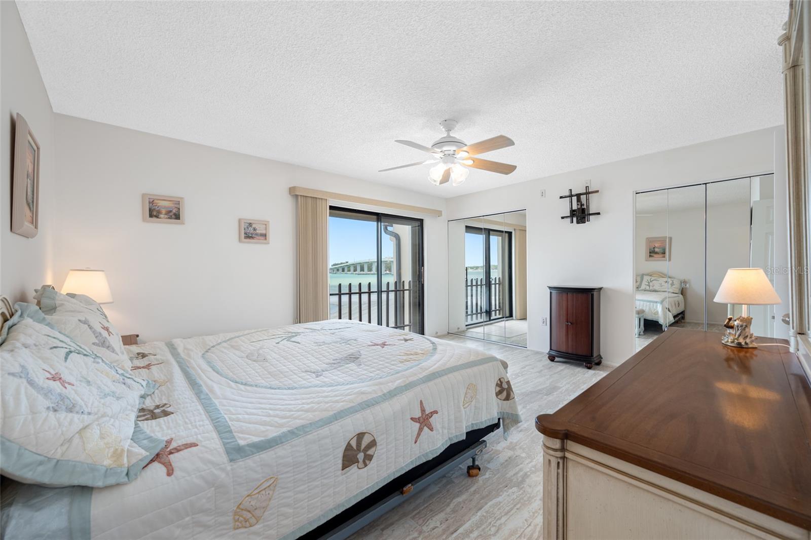 Image 23 of 53 For 865 Gulfview Boulevard 306