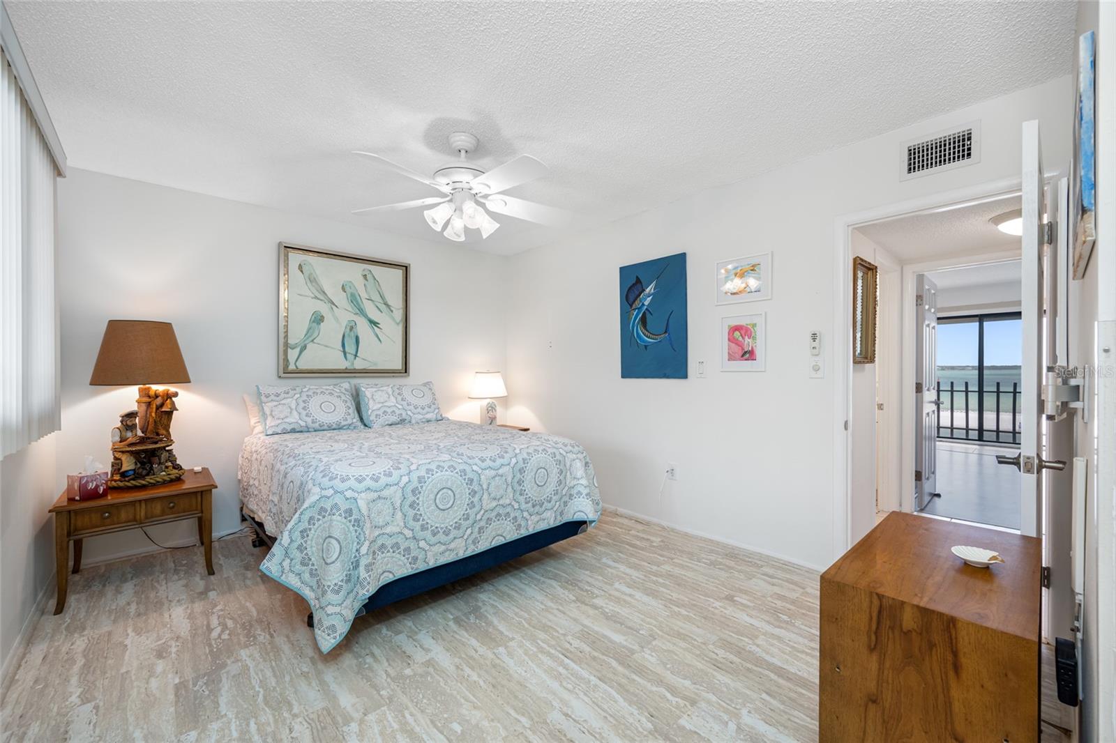 Image 26 of 53 For 865 Gulfview Boulevard 306