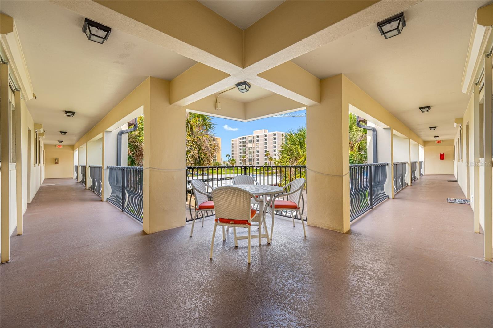 Image 37 of 53 For 865 Gulfview Boulevard 306
