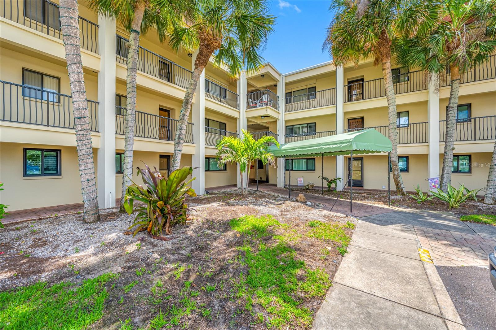 Image 38 of 53 For 865 Gulfview Boulevard 306