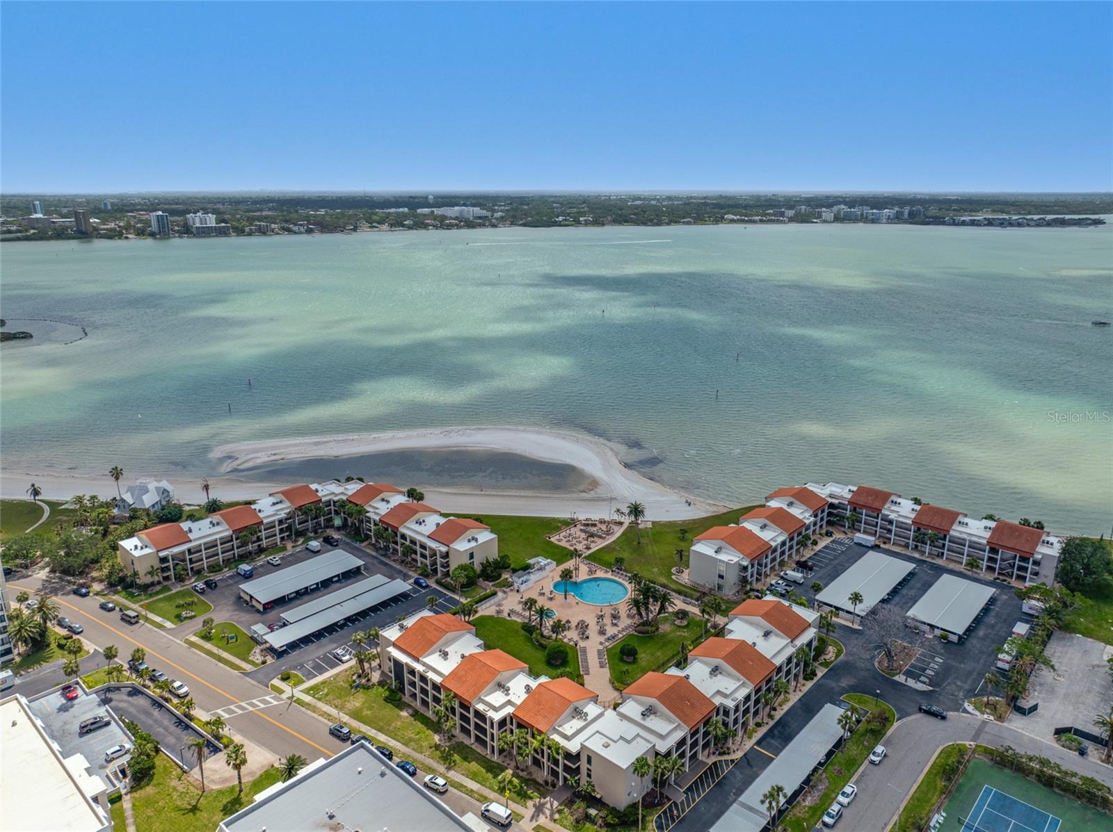 Image 40 of 53 For 865 Gulfview Boulevard 306