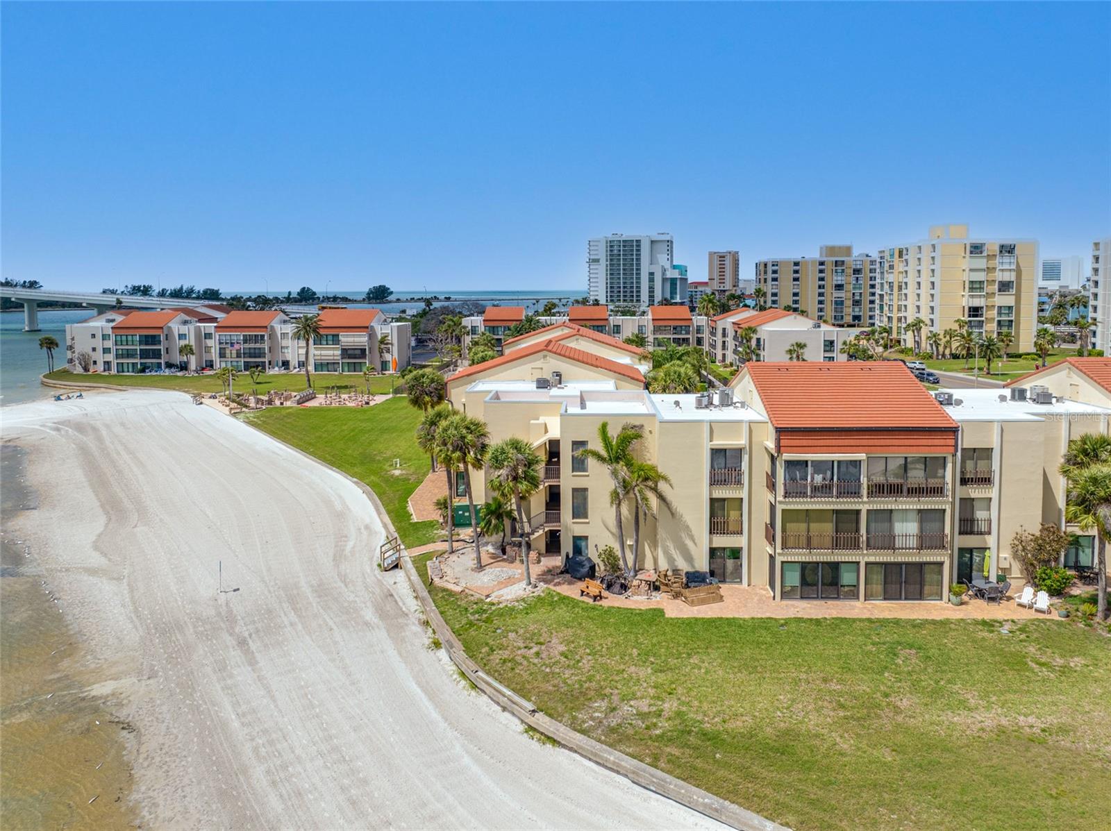 Image 43 of 53 For 865 Gulfview Boulevard 306