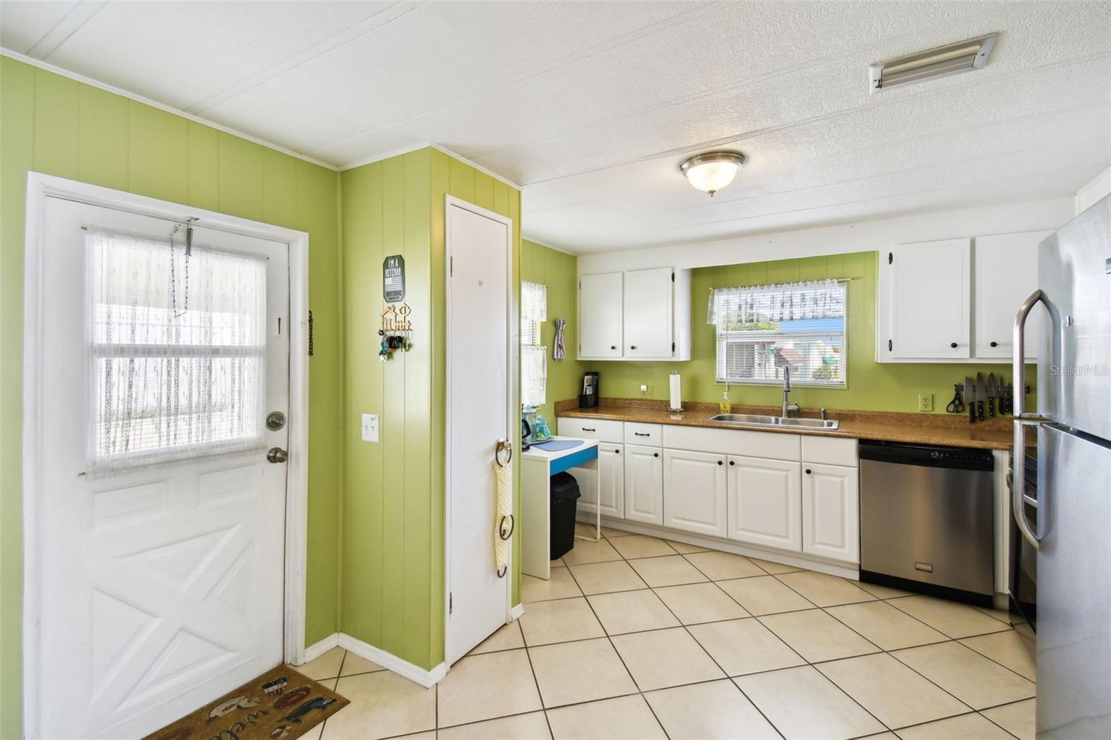 Listing photo id 8 for 66 Royal Palm Circle