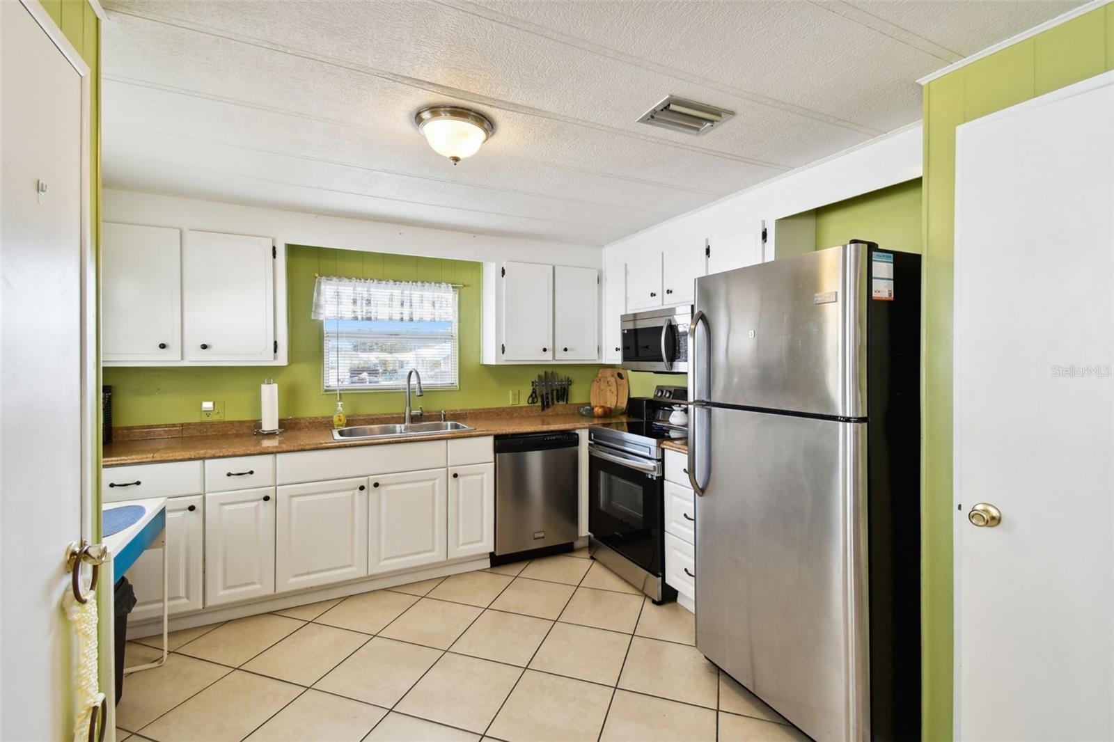 Listing photo id 9 for 66 Royal Palm Circle