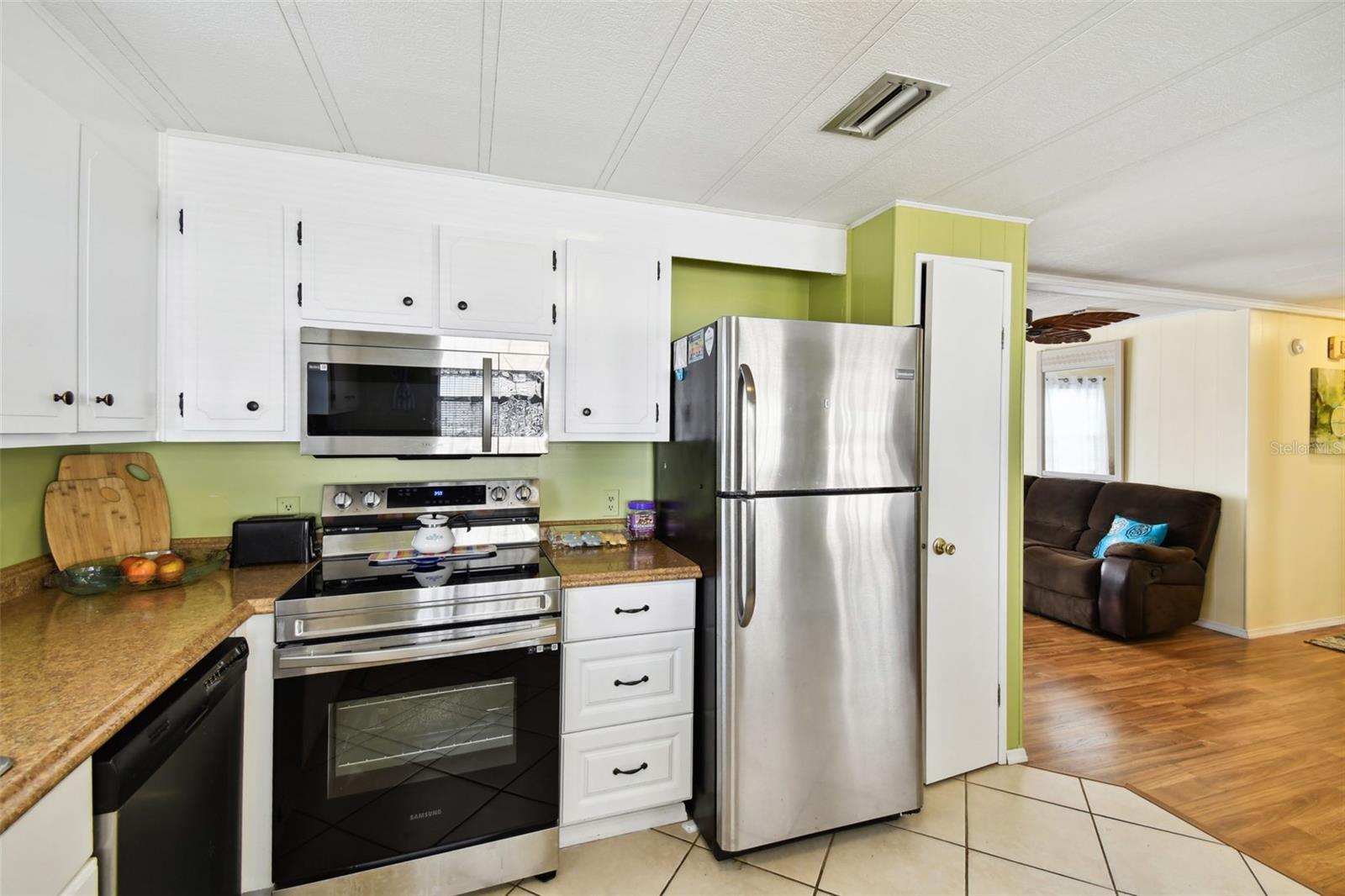 Listing photo id 12 for 66 Royal Palm Circle