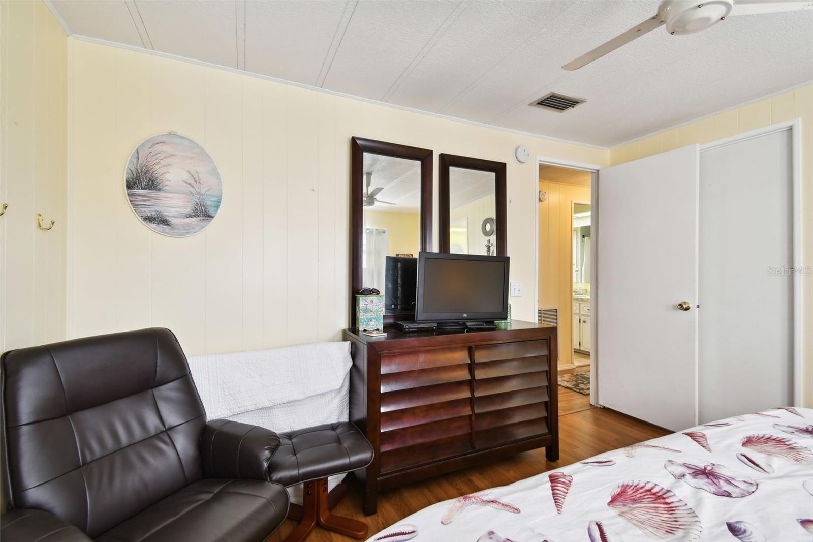 Listing photo id 39 for 66 Royal Palm Circle
