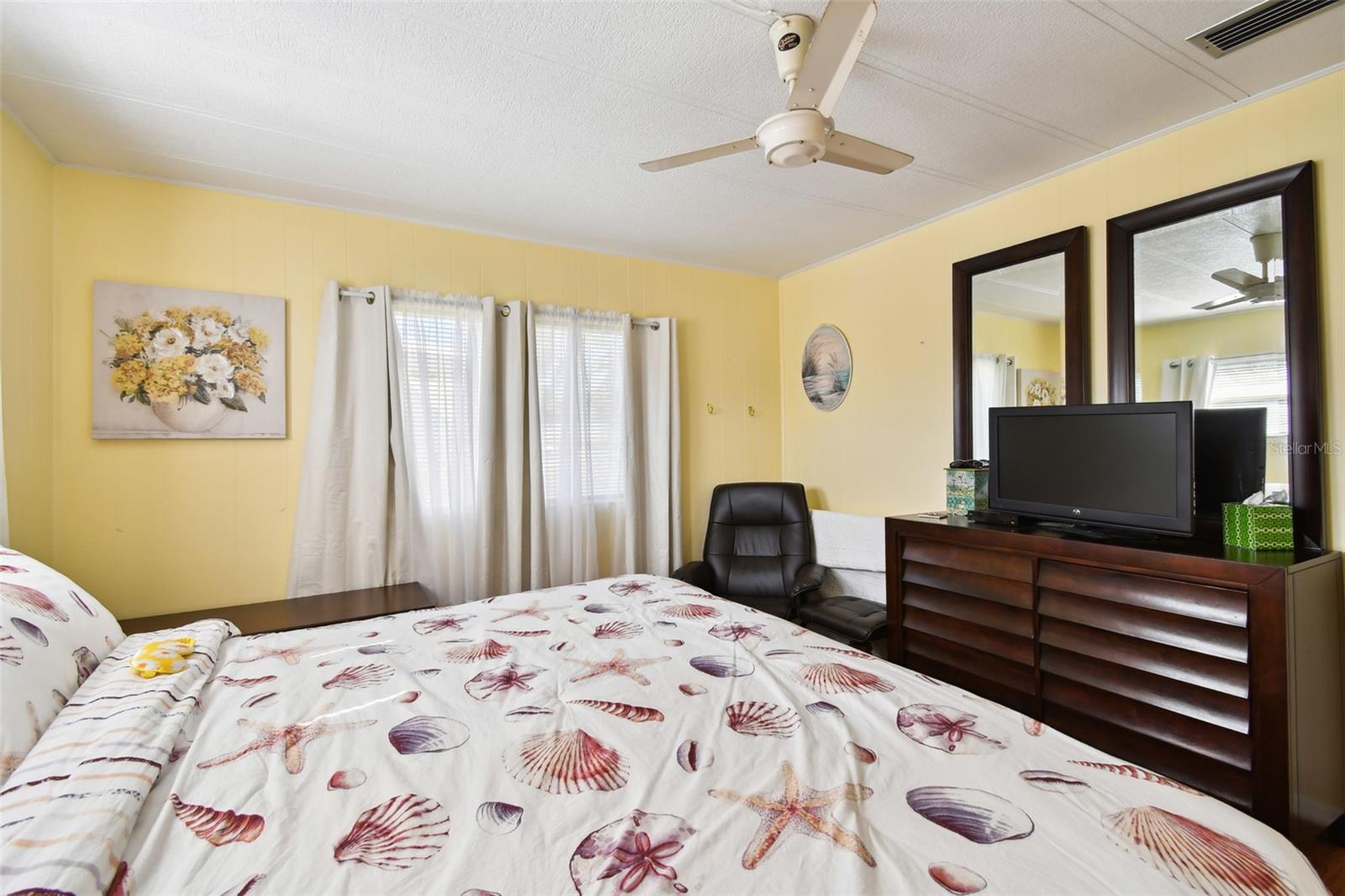 Listing photo id 41 for 66 Royal Palm Circle