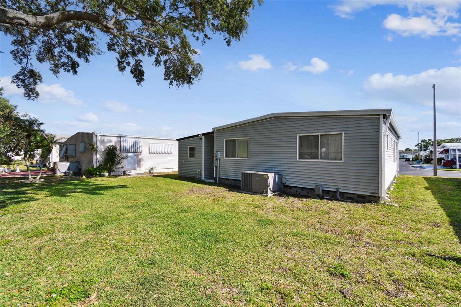 Listing photo id 52 for 66 Royal Palm Circle