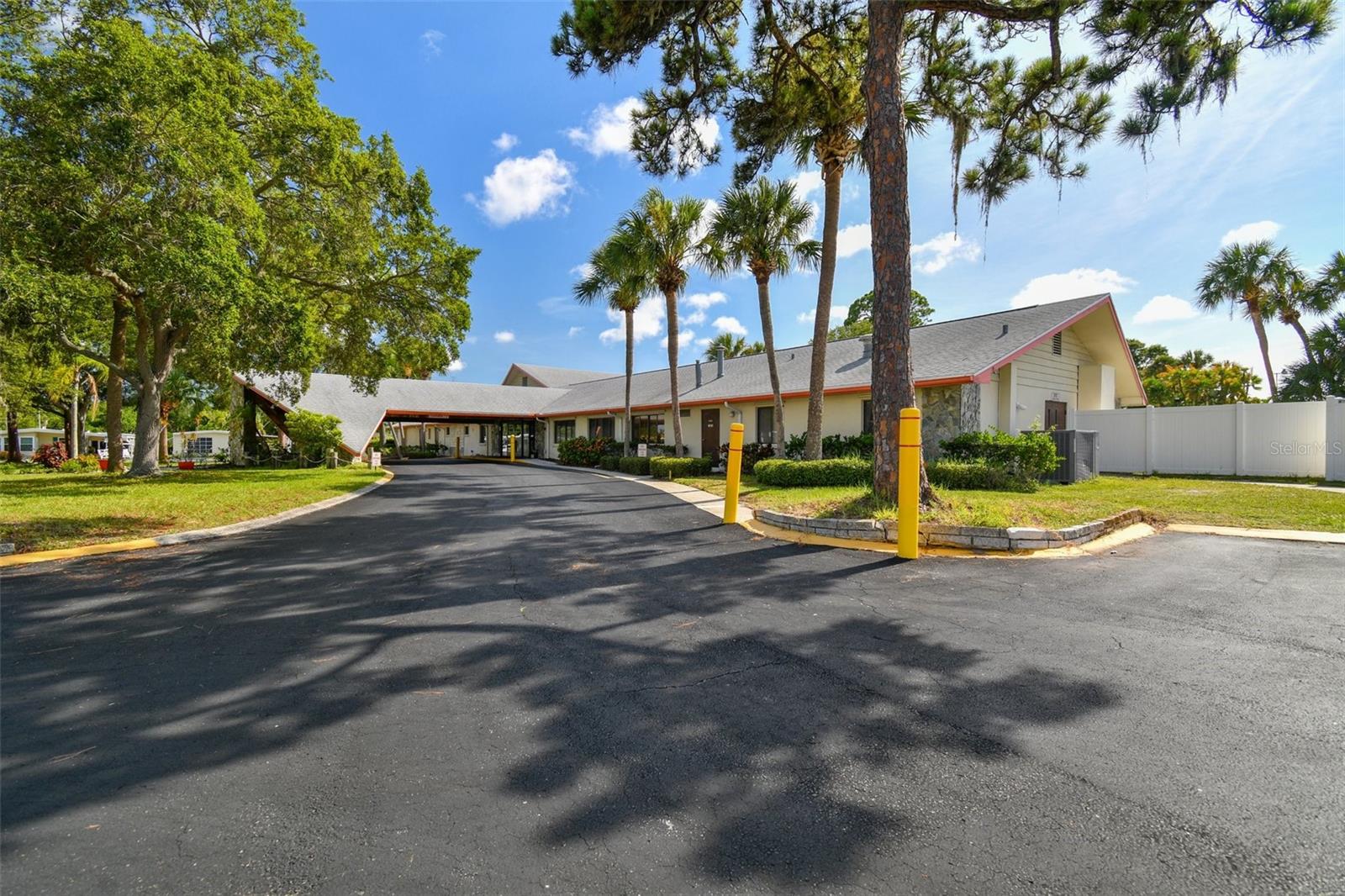 Listing photo id 59 for 66 Royal Palm Circle
