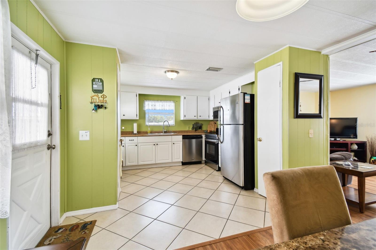 Listing photo id 7 for 66 Royal Palm Circle