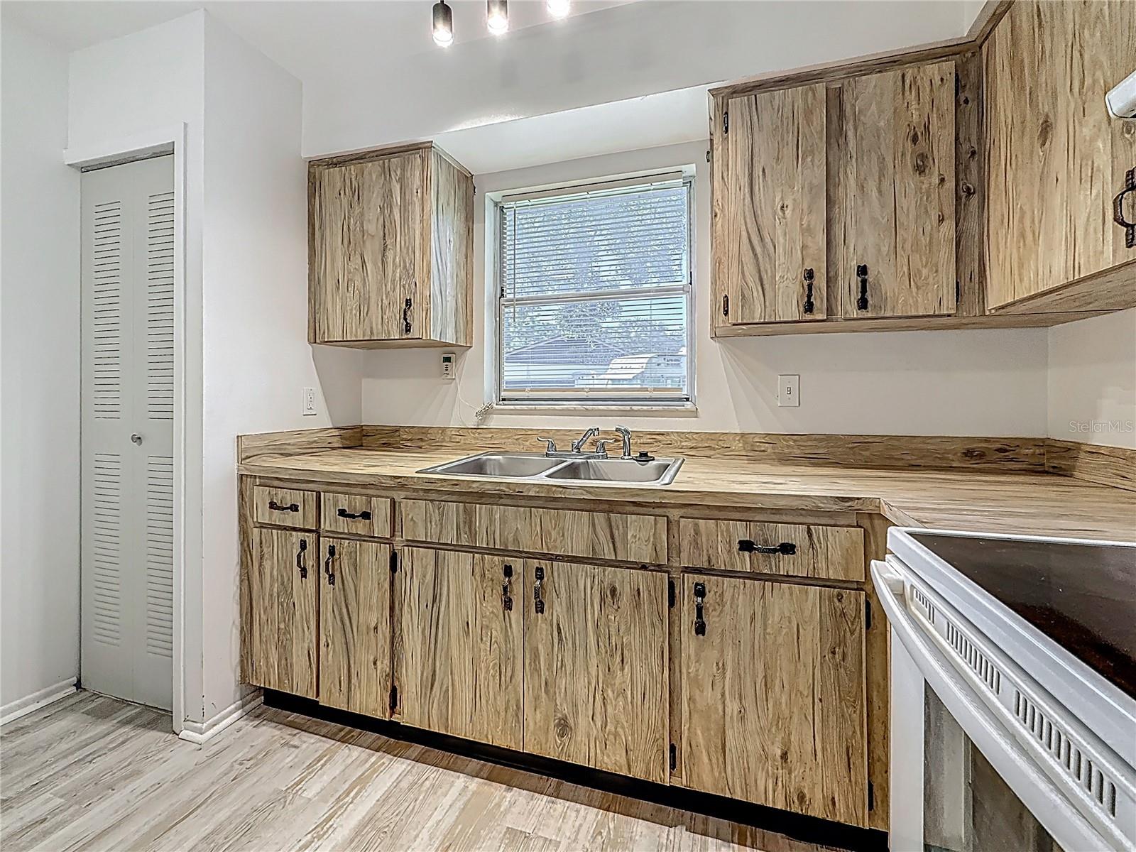 Image 13 of 49 For 1444 Oak Haven Drive