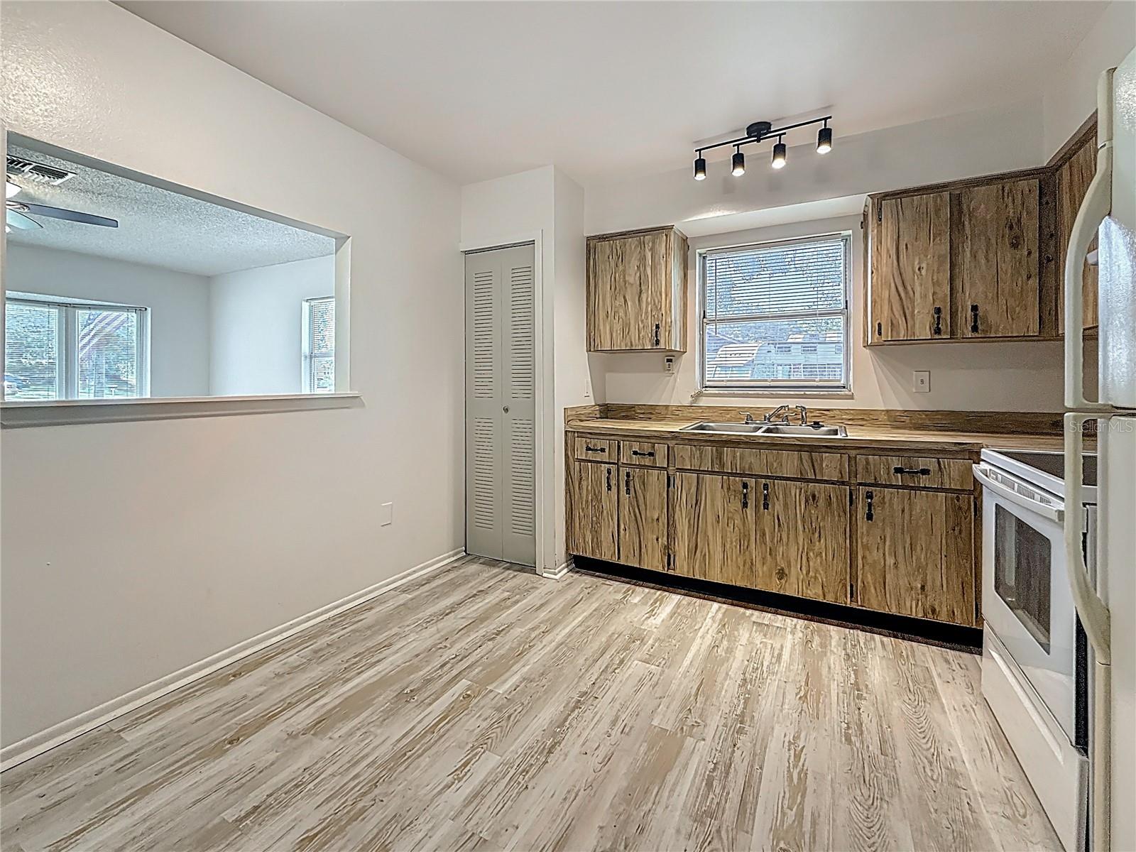 Image 14 of 49 For 1444 Oak Haven Drive