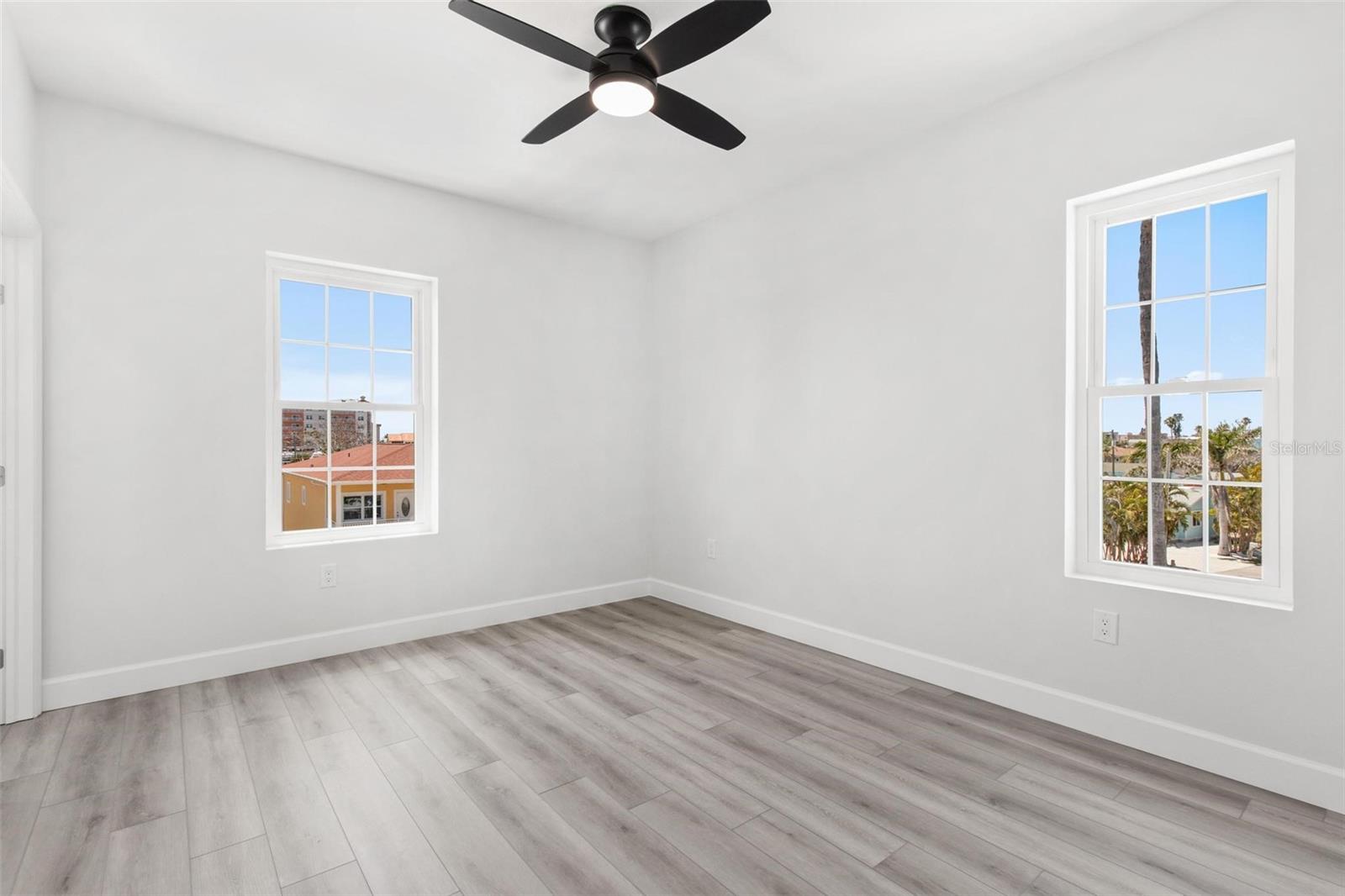 Image 12 of 37 For 13117 4th Street E