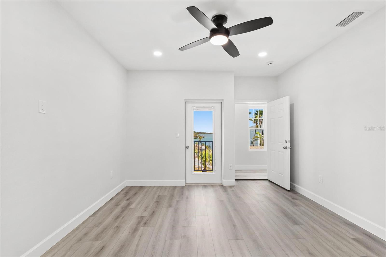 Image 21 of 37 For 13117 4th Street E