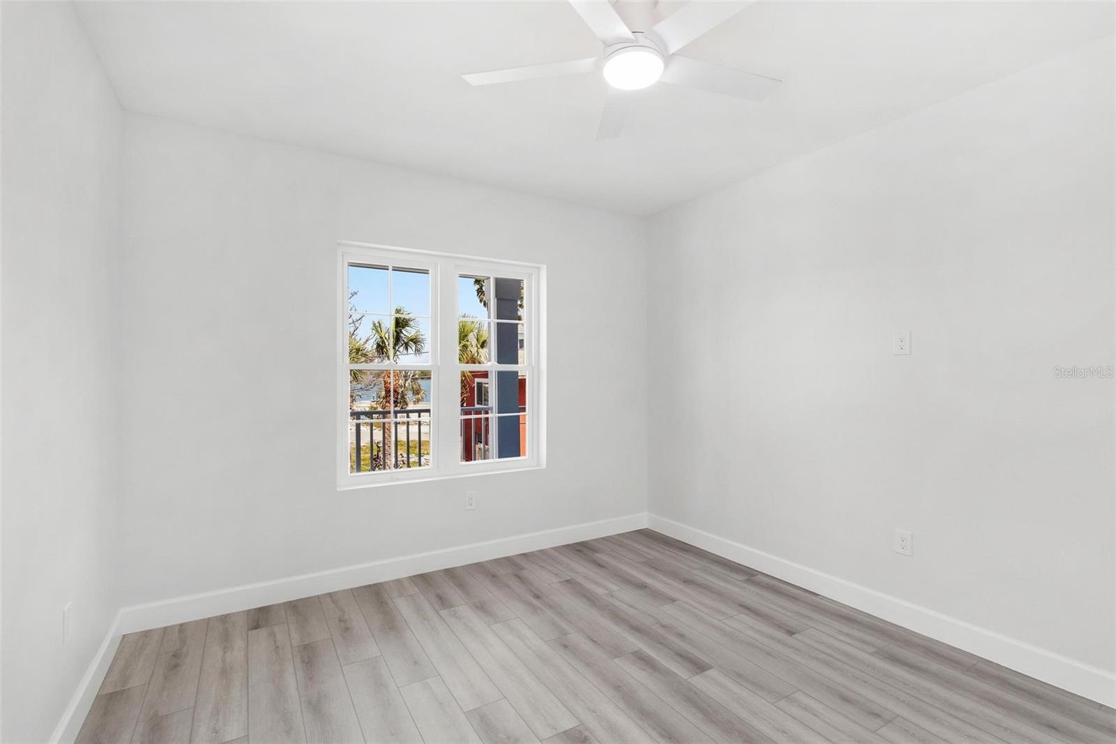 Image 28 of 37 For 13117 4th Street E