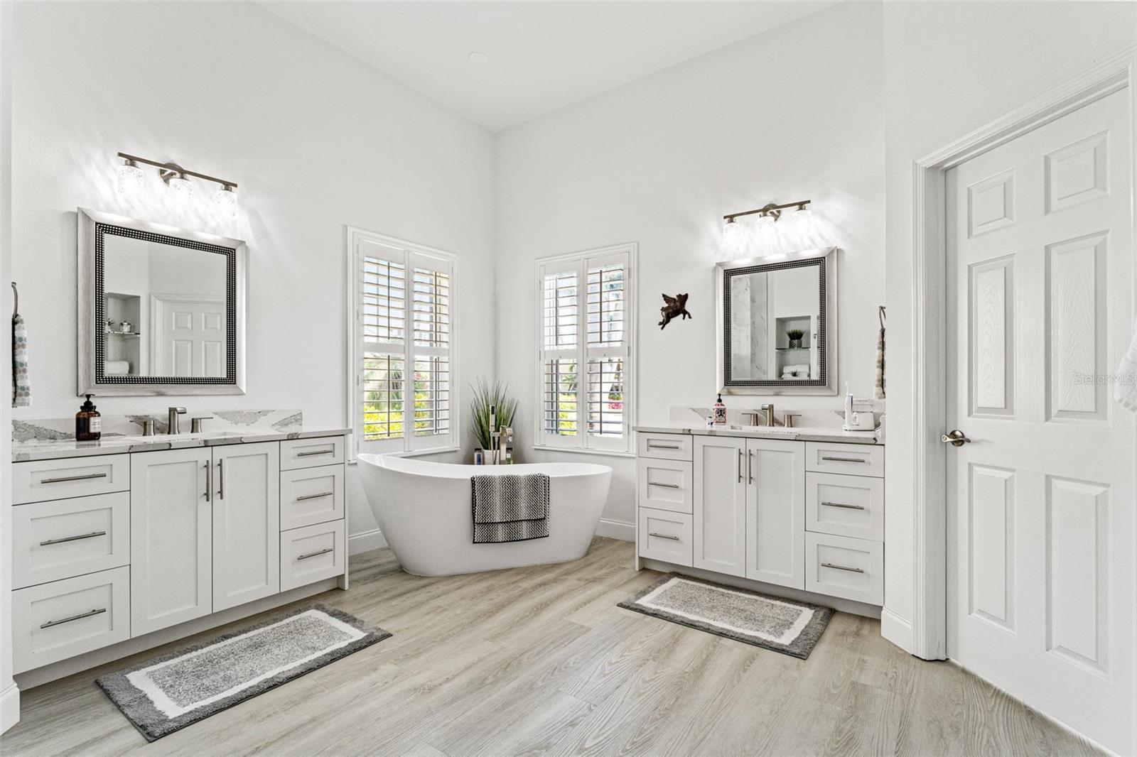 Image 14 of 71 For 819 Islebay Drive
