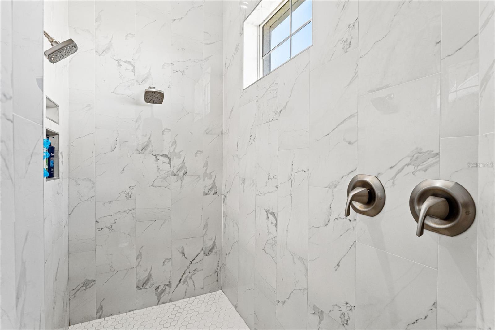 Image 17 of 71 For 819 Islebay Drive