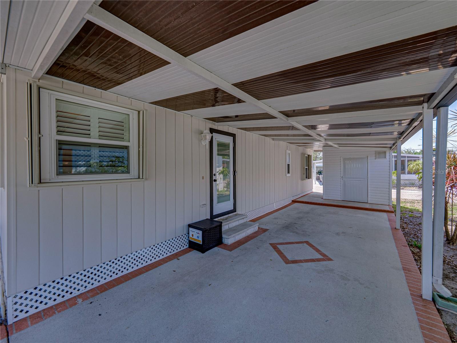 Image 7 of 31 For 6950 46th Avenue N 4