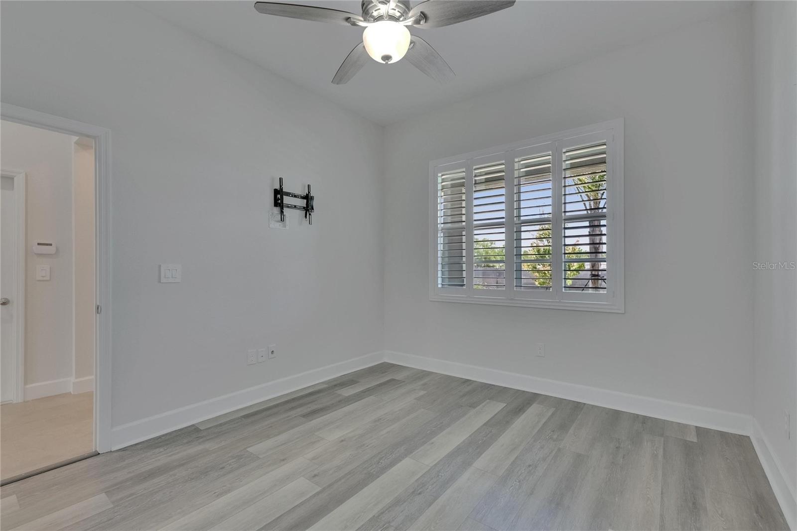 Image 11 of 70 For 5814 Stockport Street