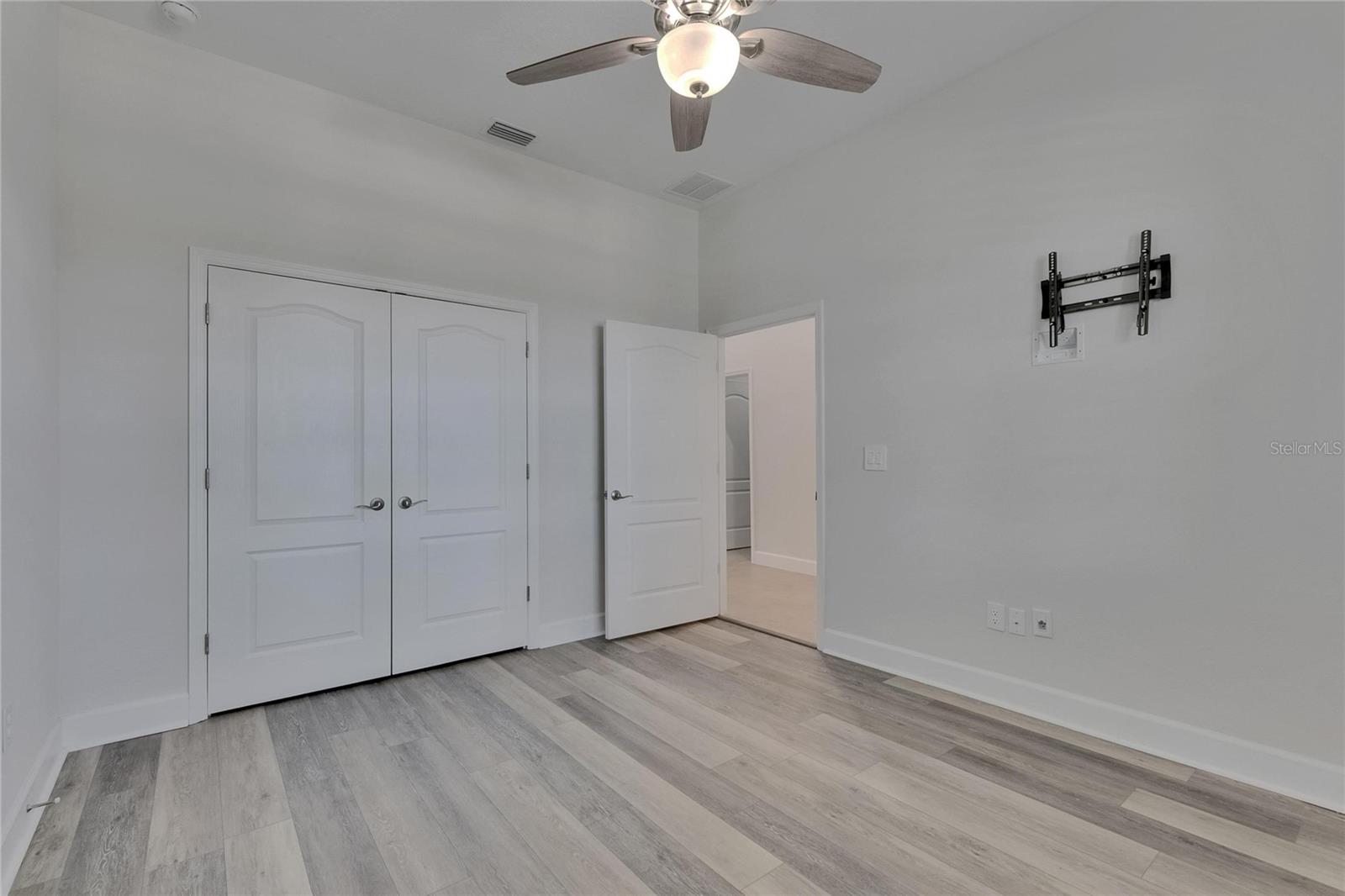 Image 12 of 70 For 5814 Stockport Street