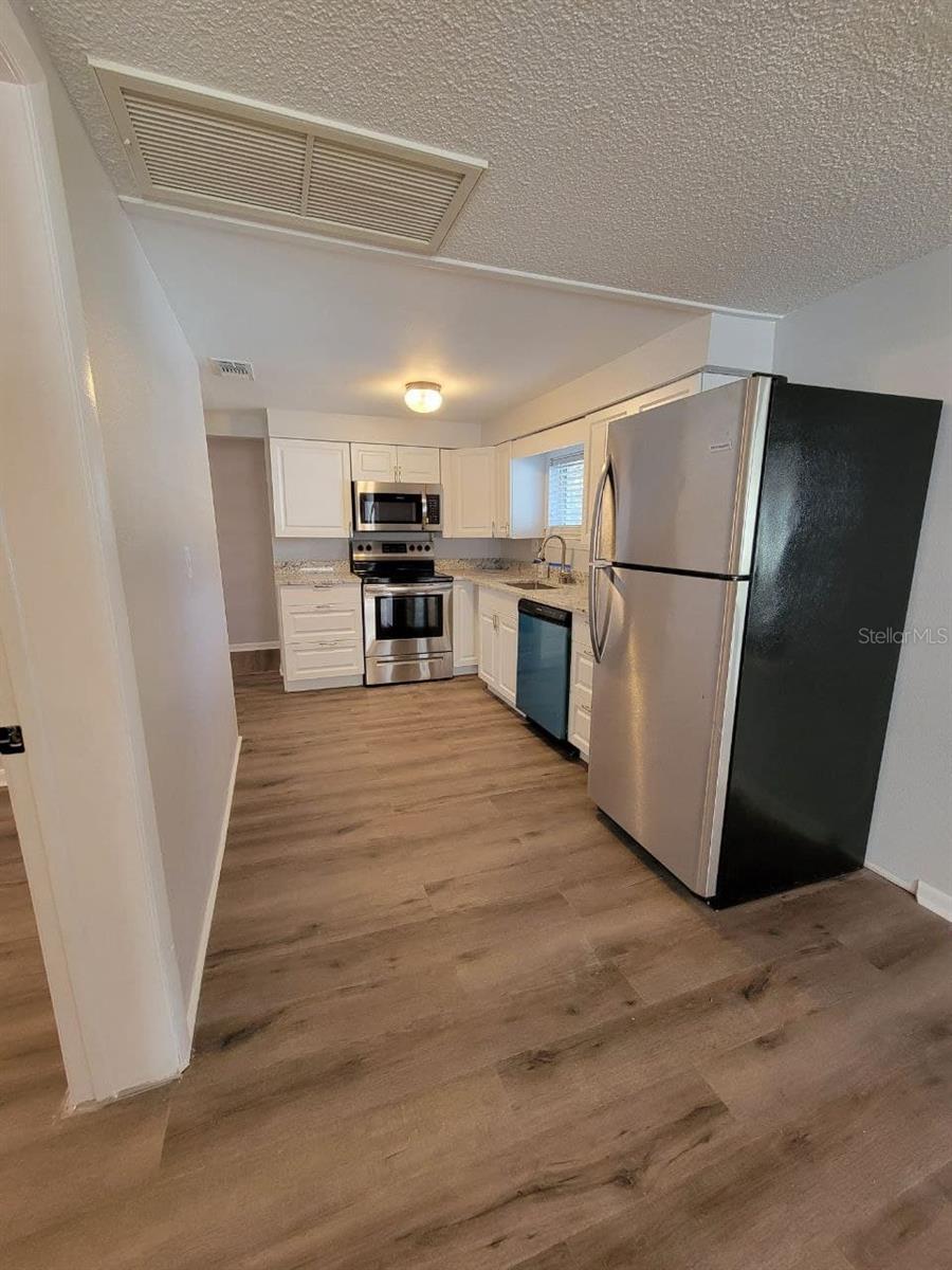 Image 7 of 14 For 518 4th Street Nw