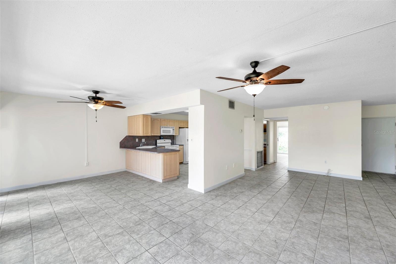 Image 11 of 37 For 1655 Highland Avenue D140