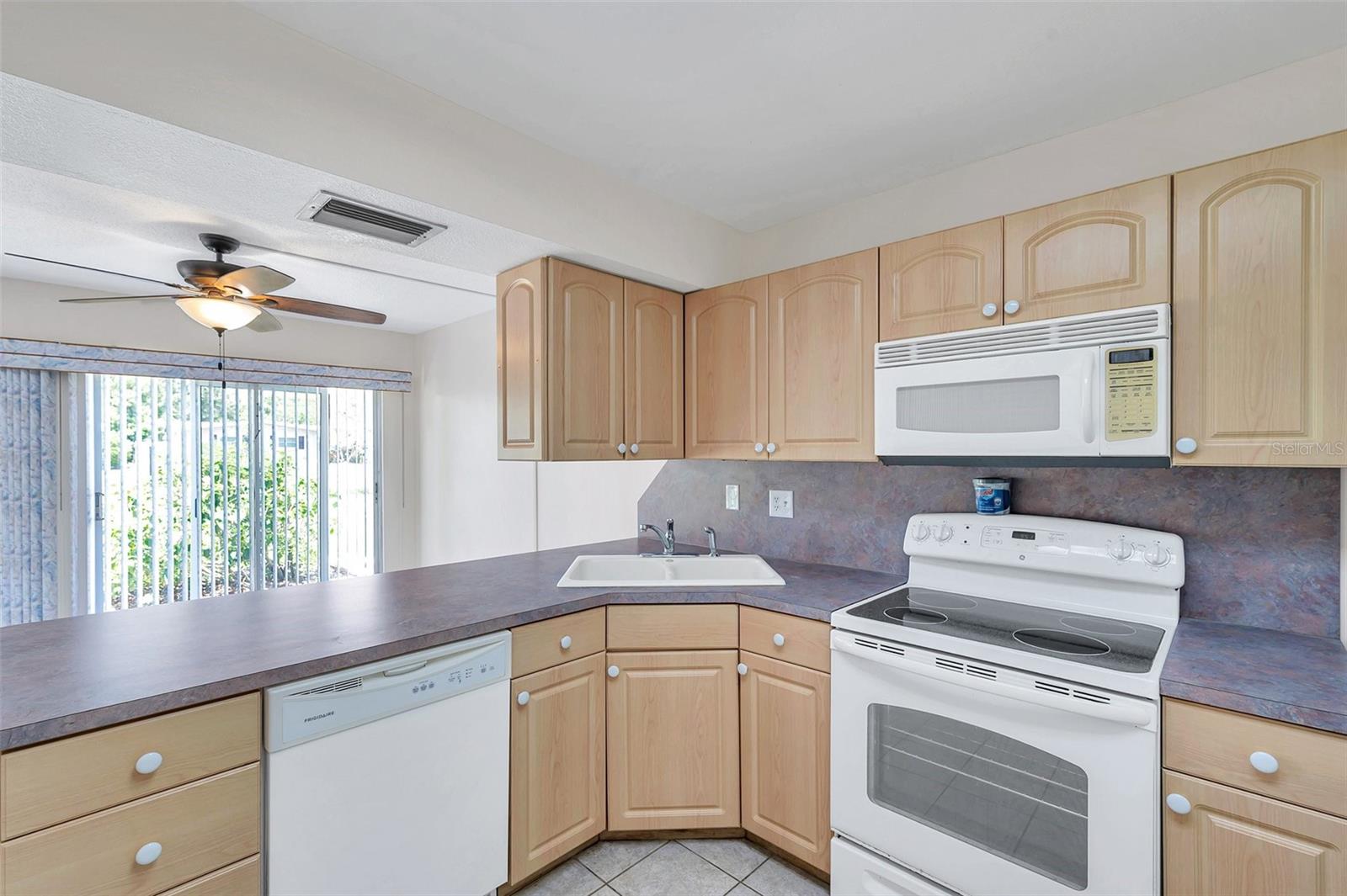 Image 13 of 37 For 1655 Highland Avenue D140