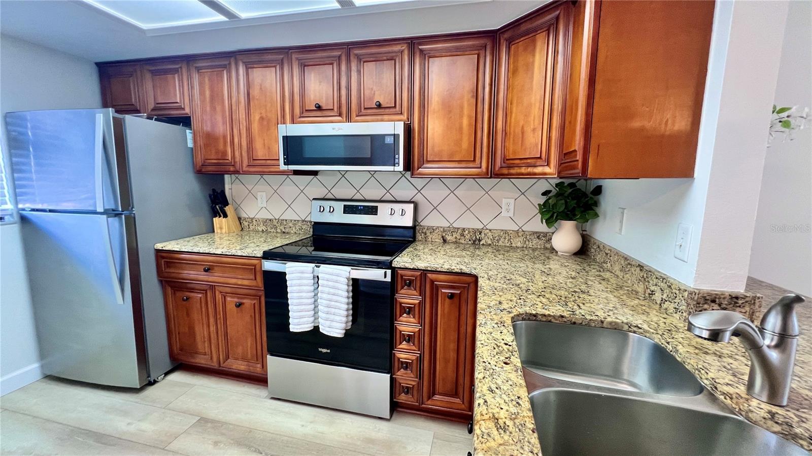 Image 12 of 60 For 719 Pinellas Bayway S 309