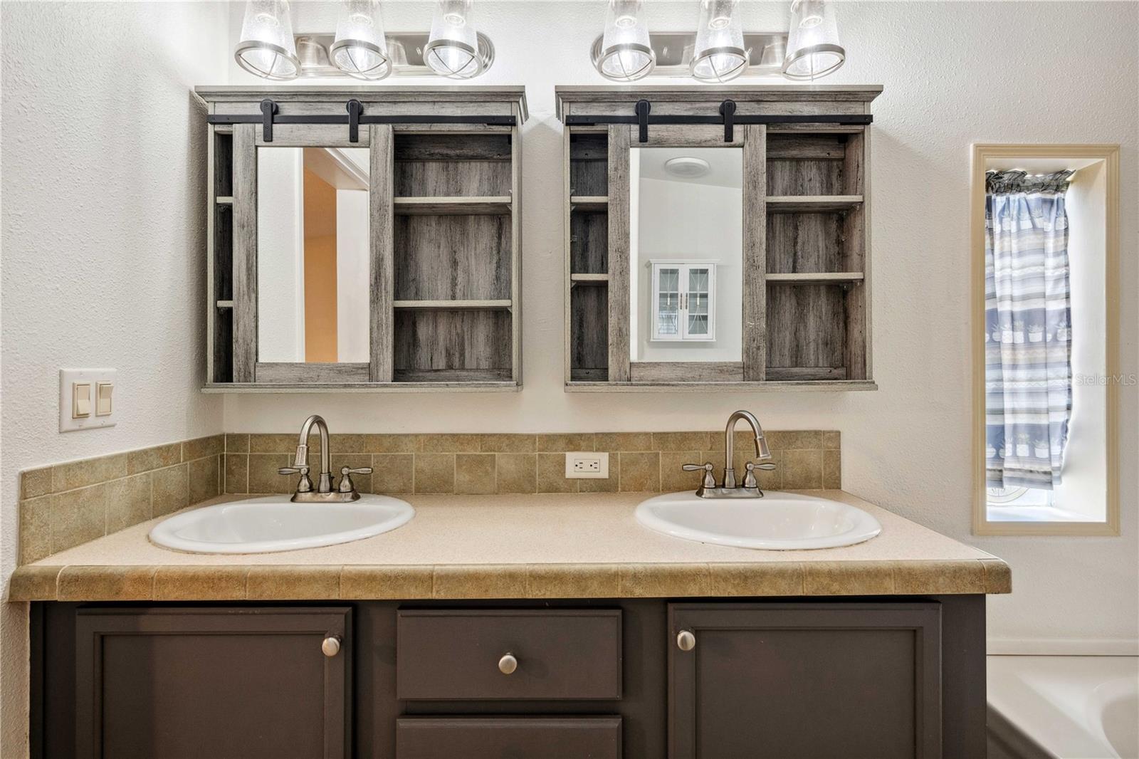 Image 34 of 50 For 3319 Fox Ridge Boulevard