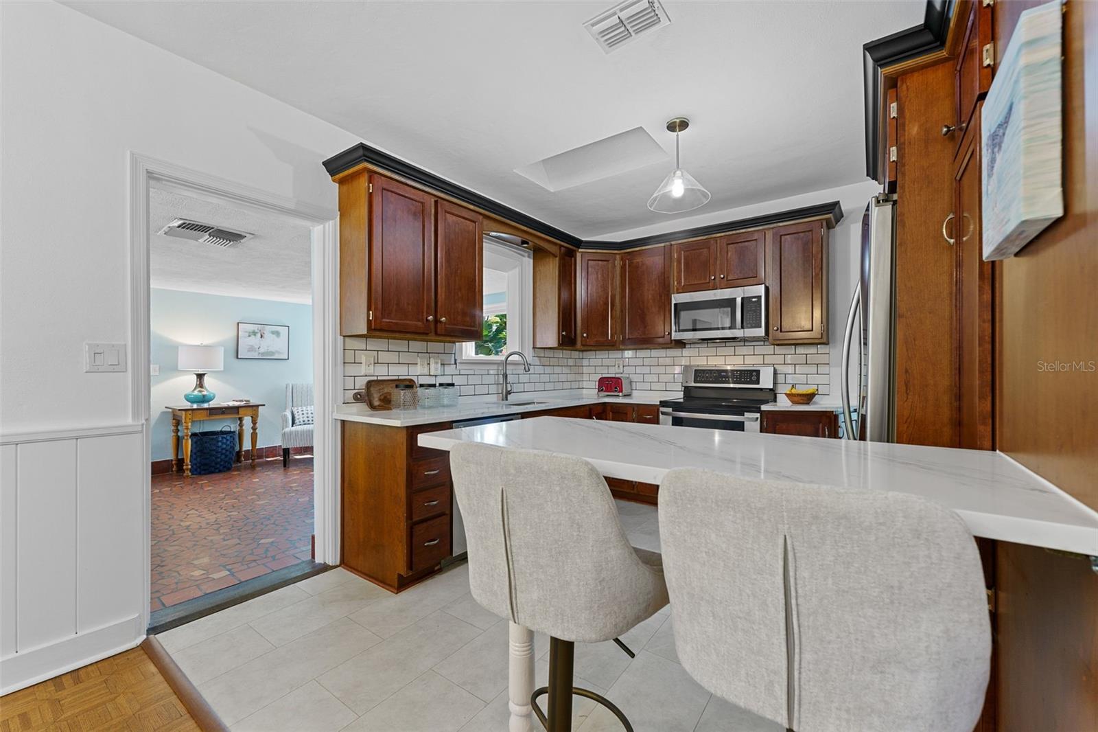Image 18 of 74 For 250 Aberdeen Street
