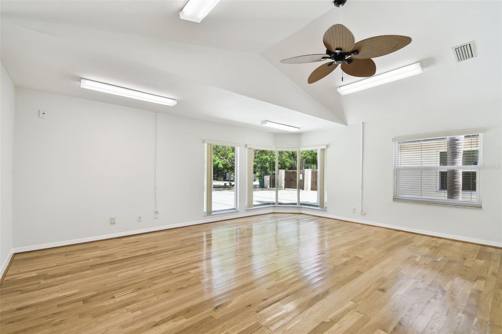 Image 2 of 6 For 670 2nd Street N