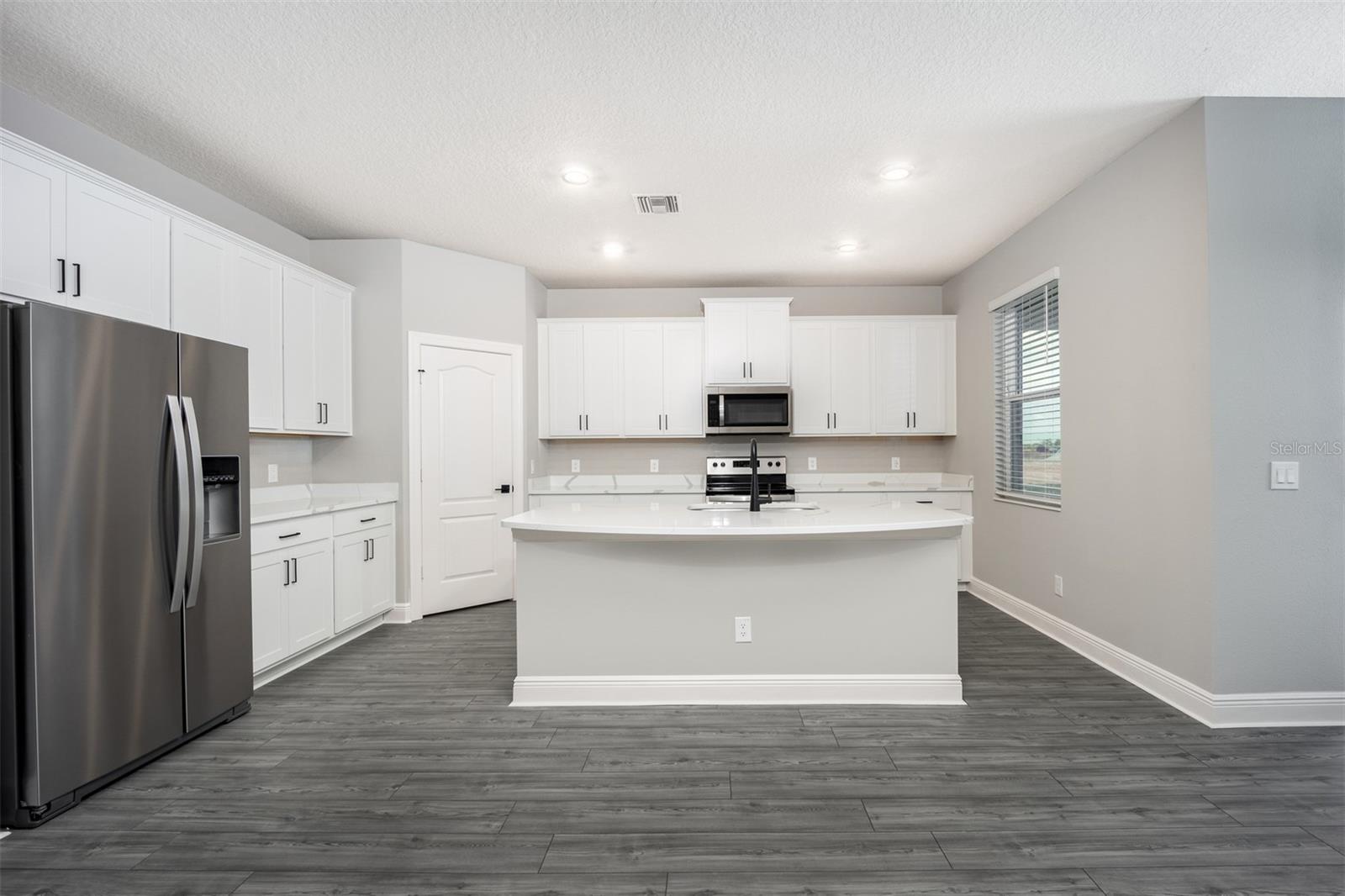 Image 4 of 17 For 3319 Chinotto Drive