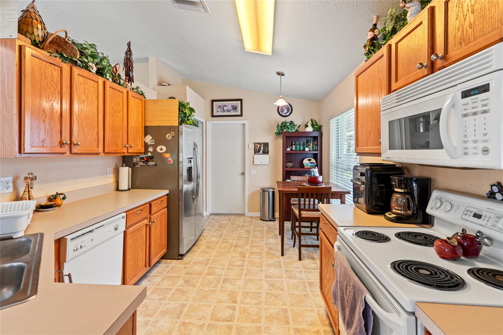Listing photo id 9 for 5902 War Admiral Drive