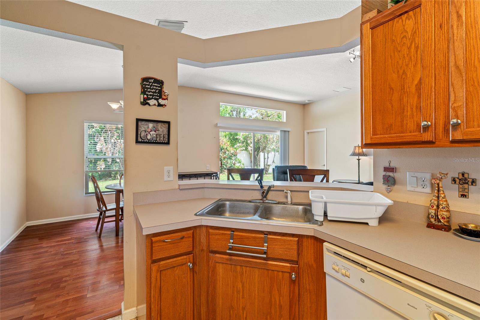 Listing photo id 11 for 5902 War Admiral Drive