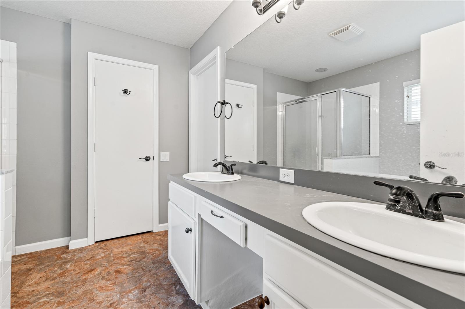 Listing photo id 14 for 5902 War Admiral Drive