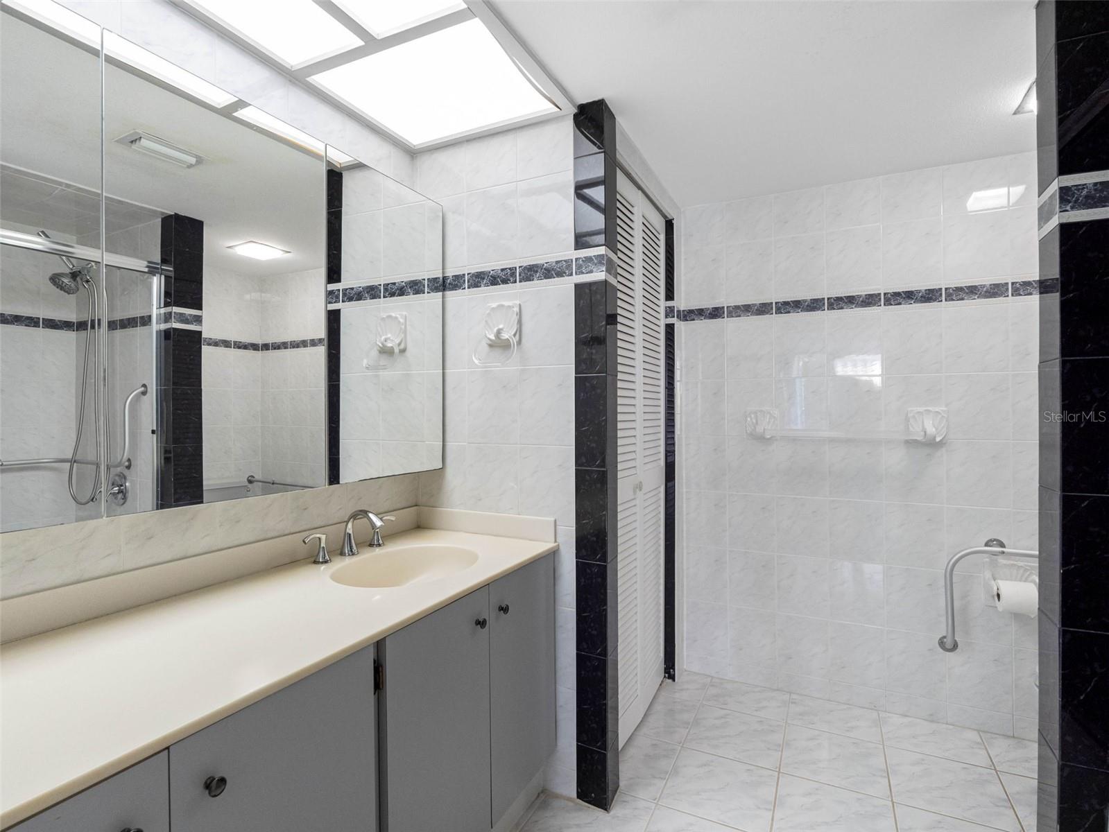 Image 31 of 48 For 1430 Gulf Boulevard 102