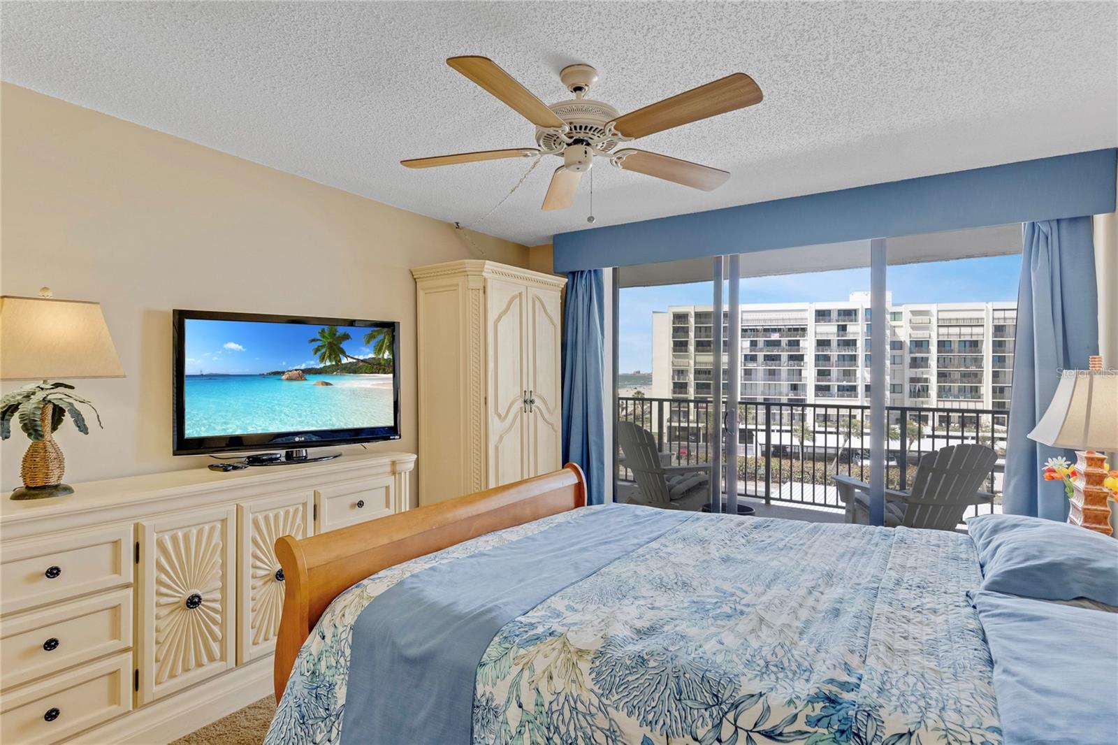 Listing photo id 13 for 1460 Gulf Boulevard 406