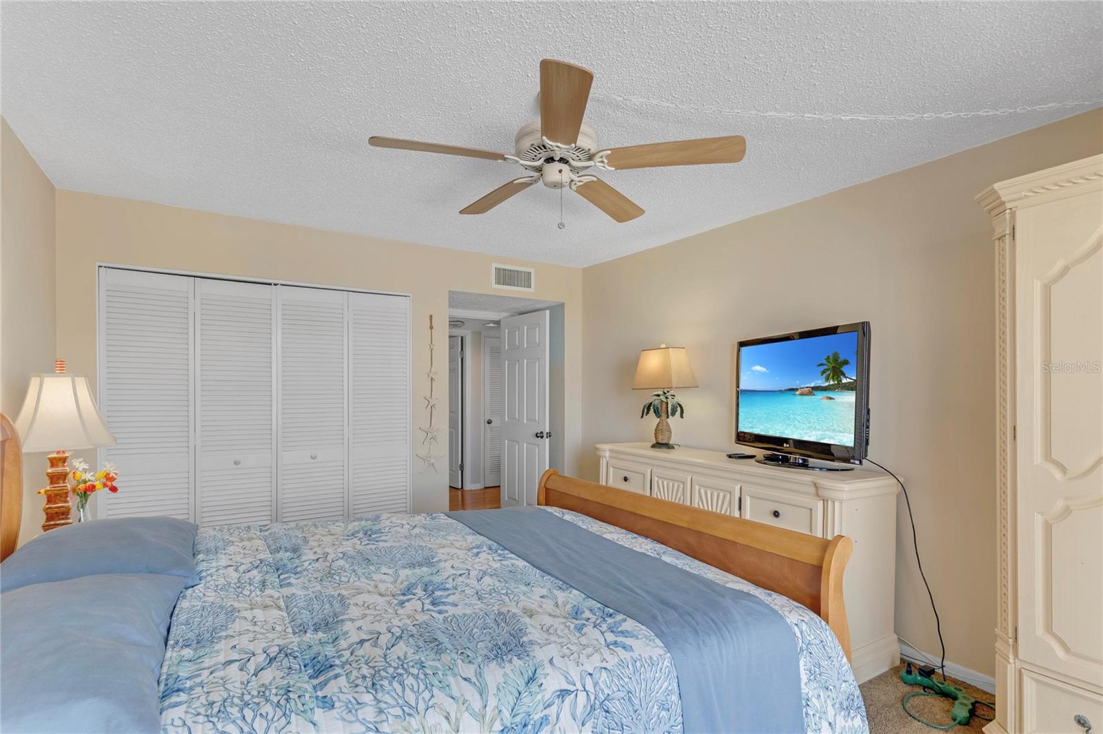 Listing photo id 14 for 1460 Gulf Boulevard 406
