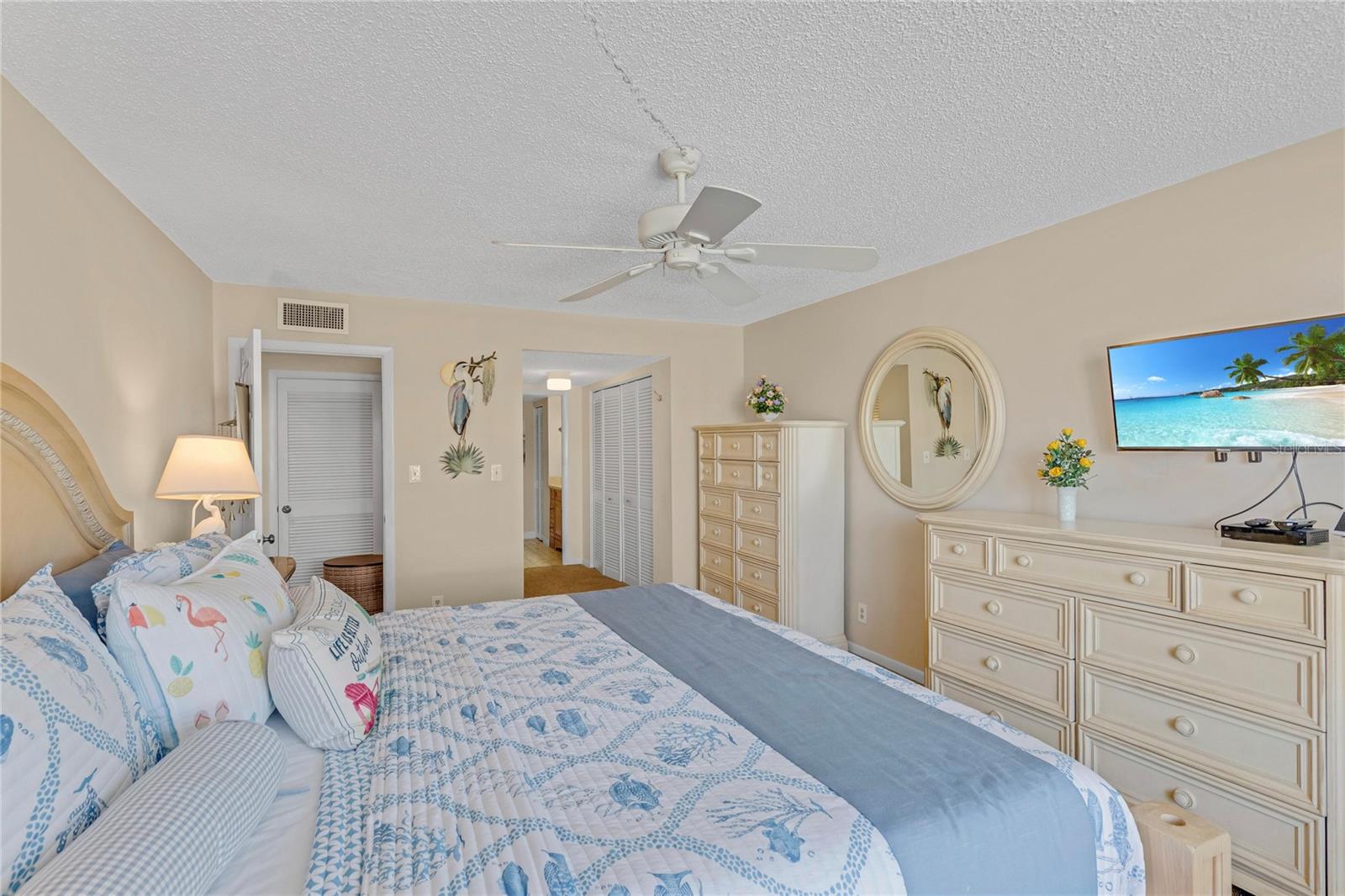 Listing photo id 20 for 1460 Gulf Boulevard 406