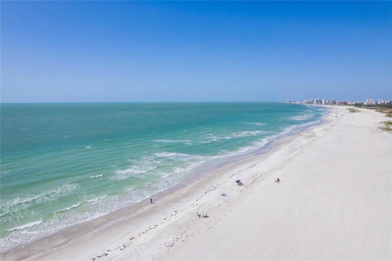 Listing photo id 29 for 1460 Gulf Boulevard 406