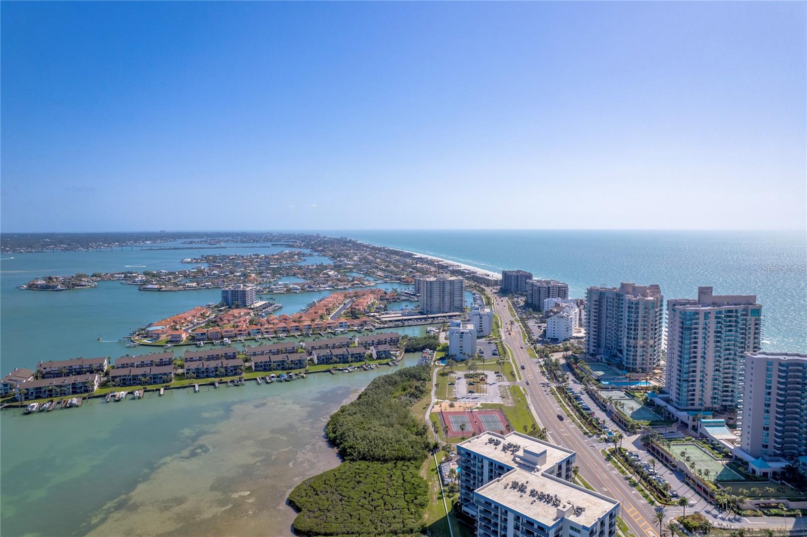 Listing photo id 33 for 1460 Gulf Boulevard 406