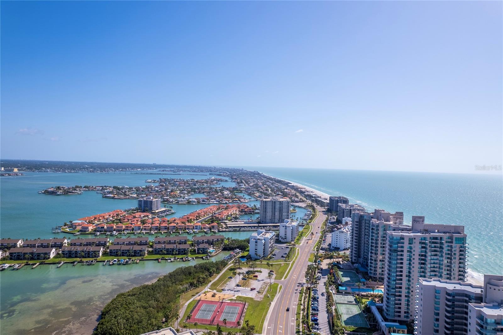 Listing photo id 34 for 1460 Gulf Boulevard 406