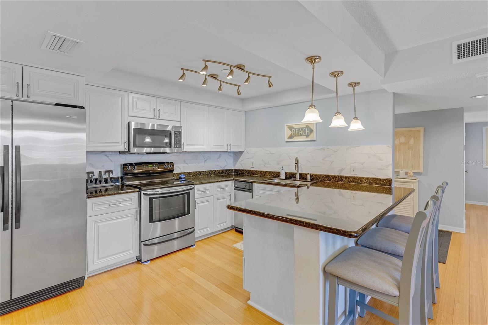 Listing photo id 2 for 1460 Gulf Boulevard 406