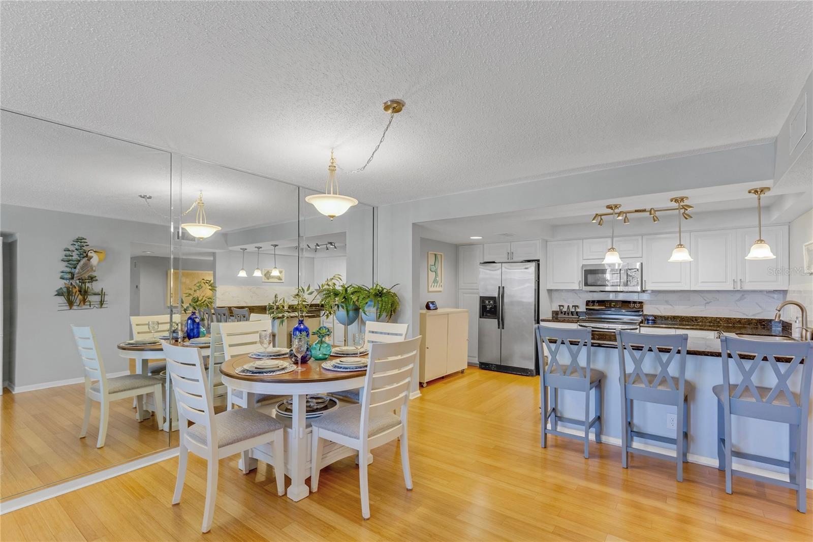 Listing photo id 5 for 1460 Gulf Boulevard 406