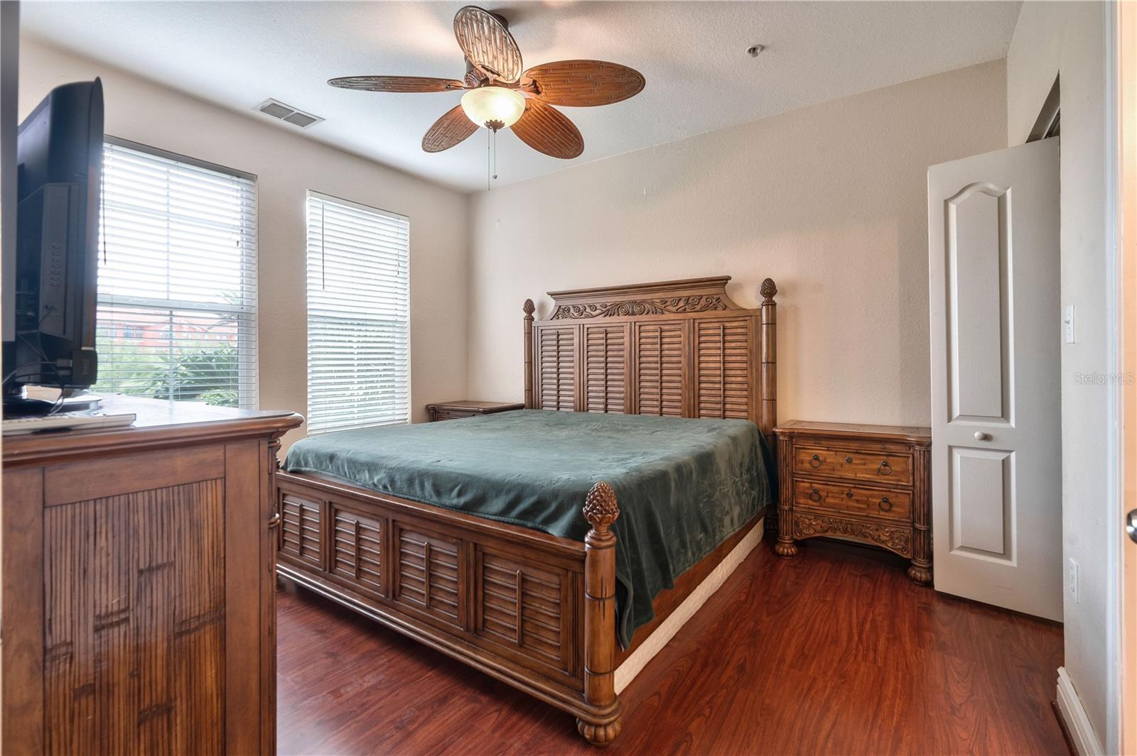 Listing photo id 14 for 2732 Via Murano 526