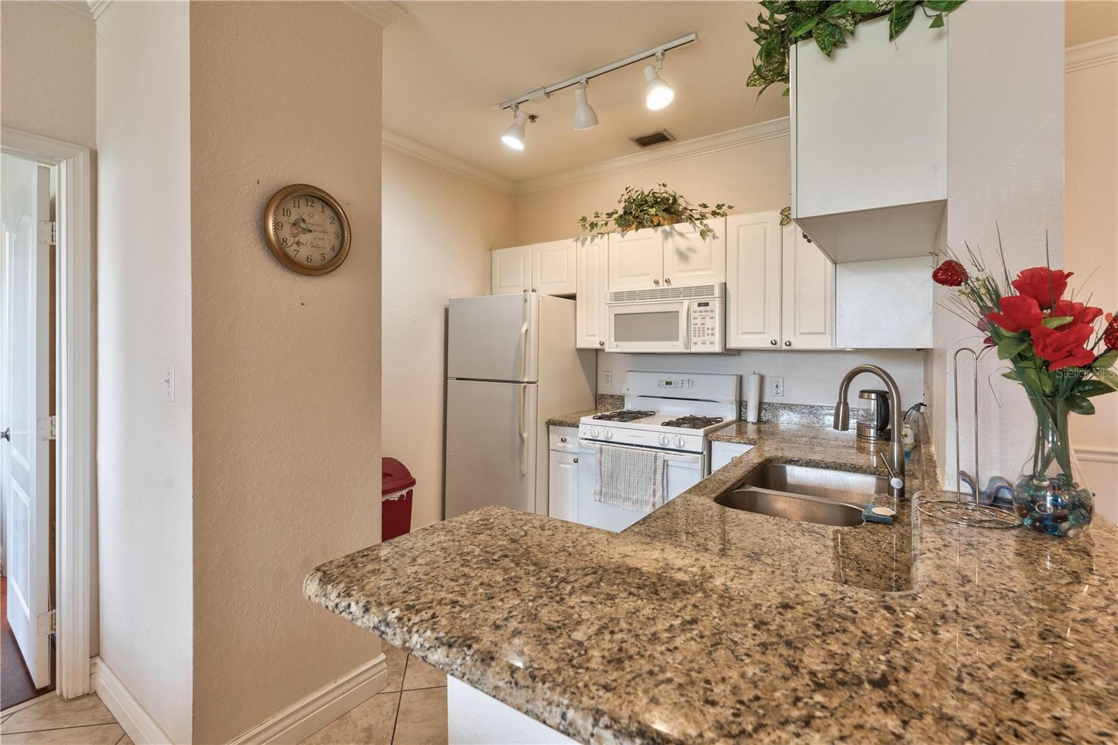 Listing photo id 4 for 2732 Via Murano 526