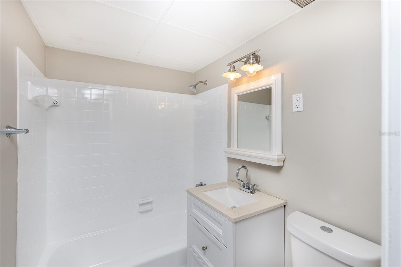 Image 21 of 28 For 21042 Gladis Avenue